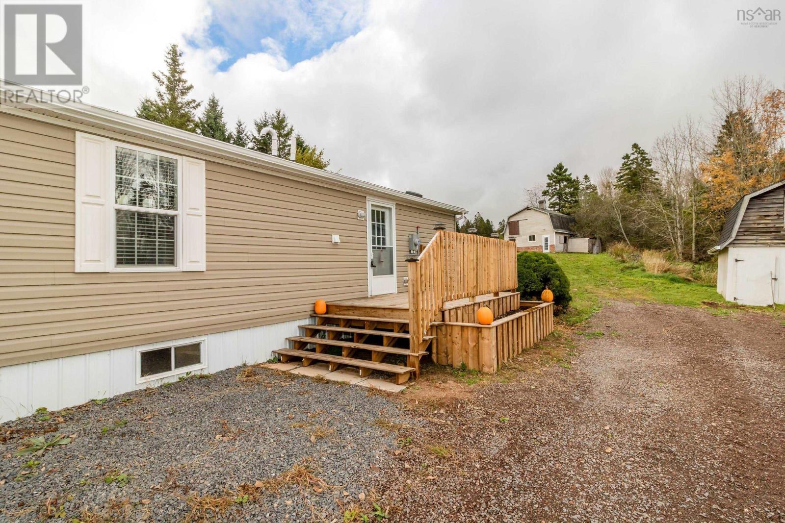 912 Ruggles Road Property Photo 7