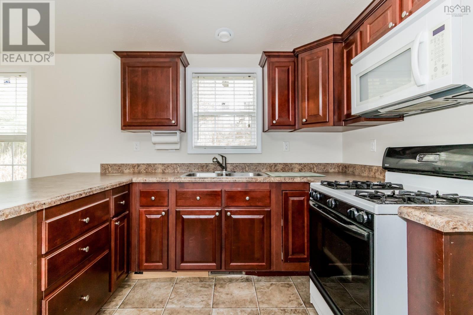 912 Ruggles Road Property Photo 11