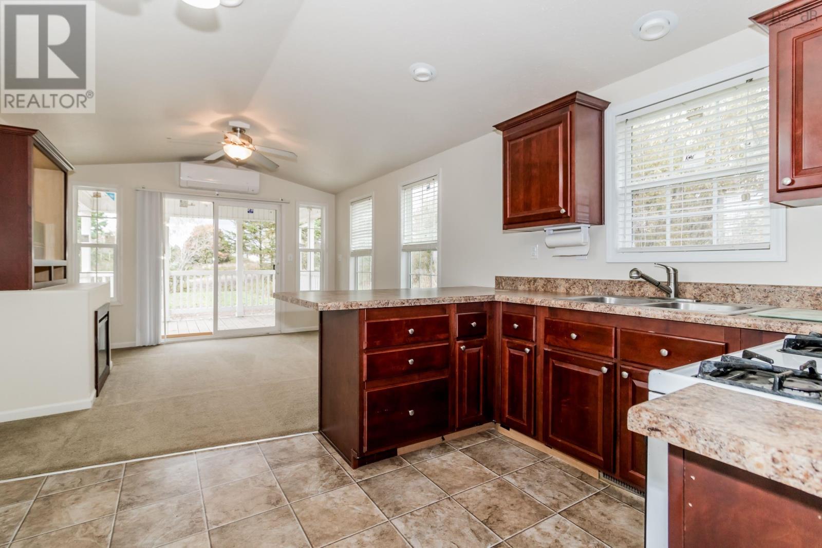 912 Ruggles Road Property Photo 12
