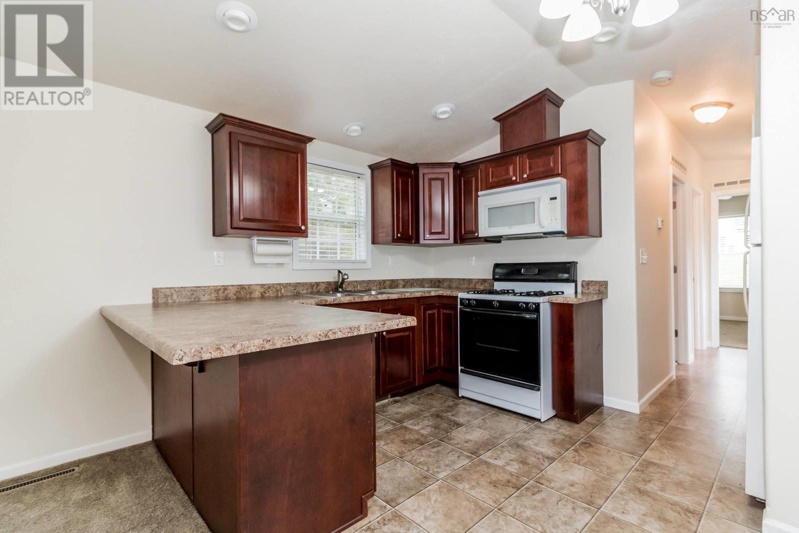 912 Ruggles Road Property Photo 13
