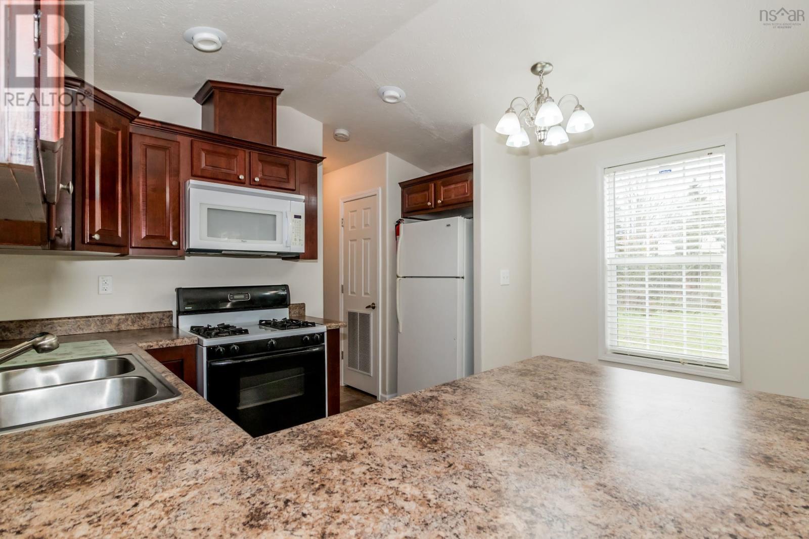 912 Ruggles Road Property Photo 14