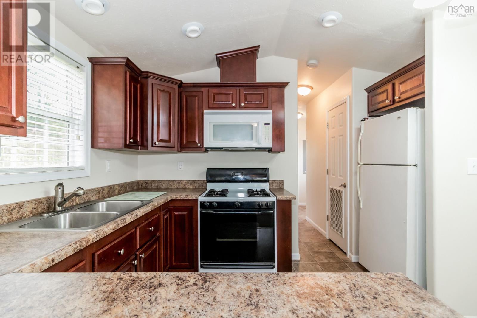912 Ruggles Road Property Photo 15