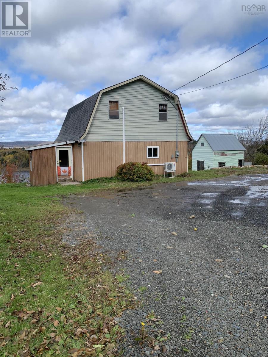 1421 Highway 1 Property Photo 1
