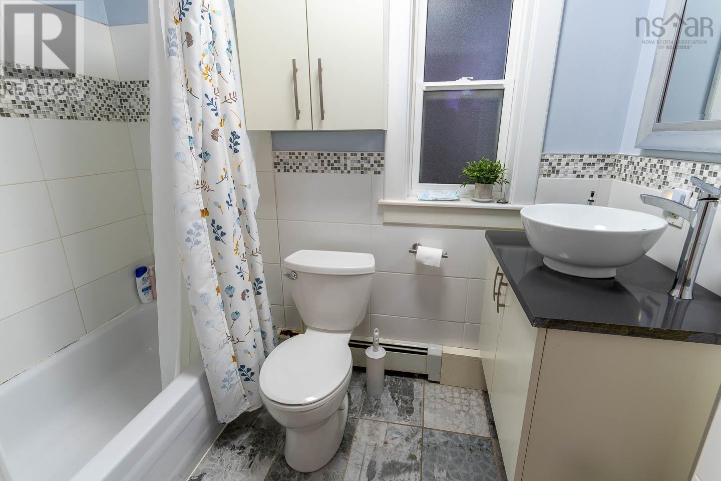 6040 South Street Property Photo 6