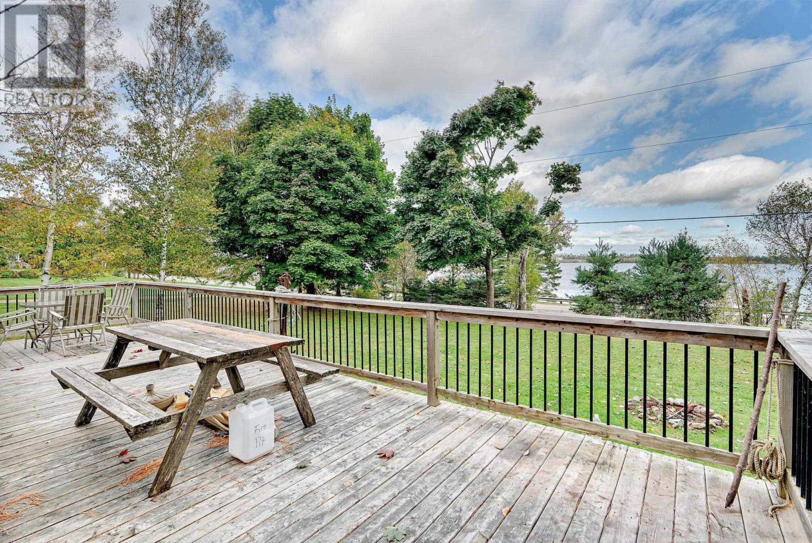 5 Willy's Lane Property Photo 18