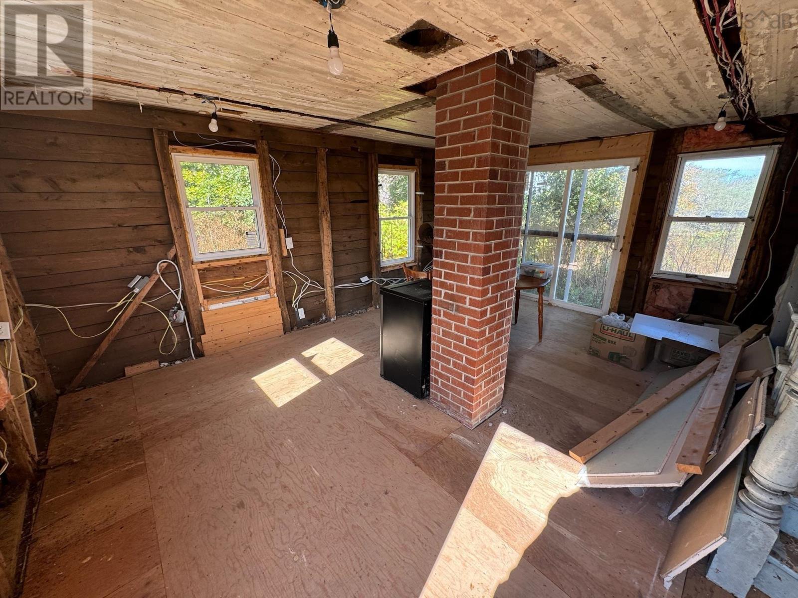 719 Descousse-cap La Ronde Road Property Photo 5