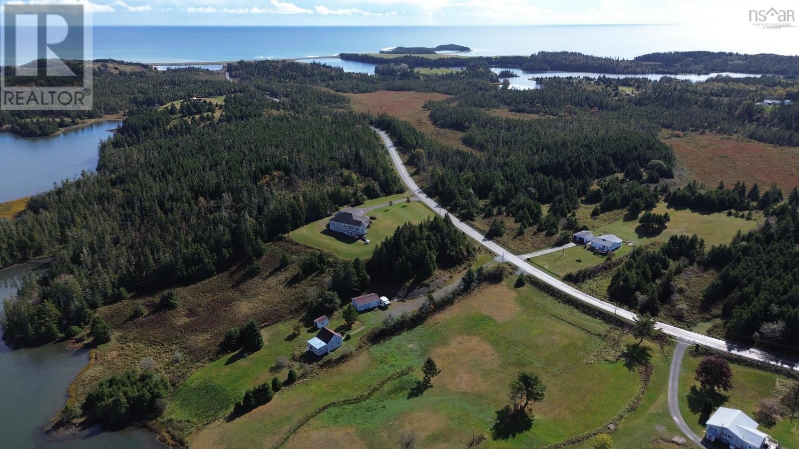 719 Descousse-cap La Ronde Road Property Photo 28