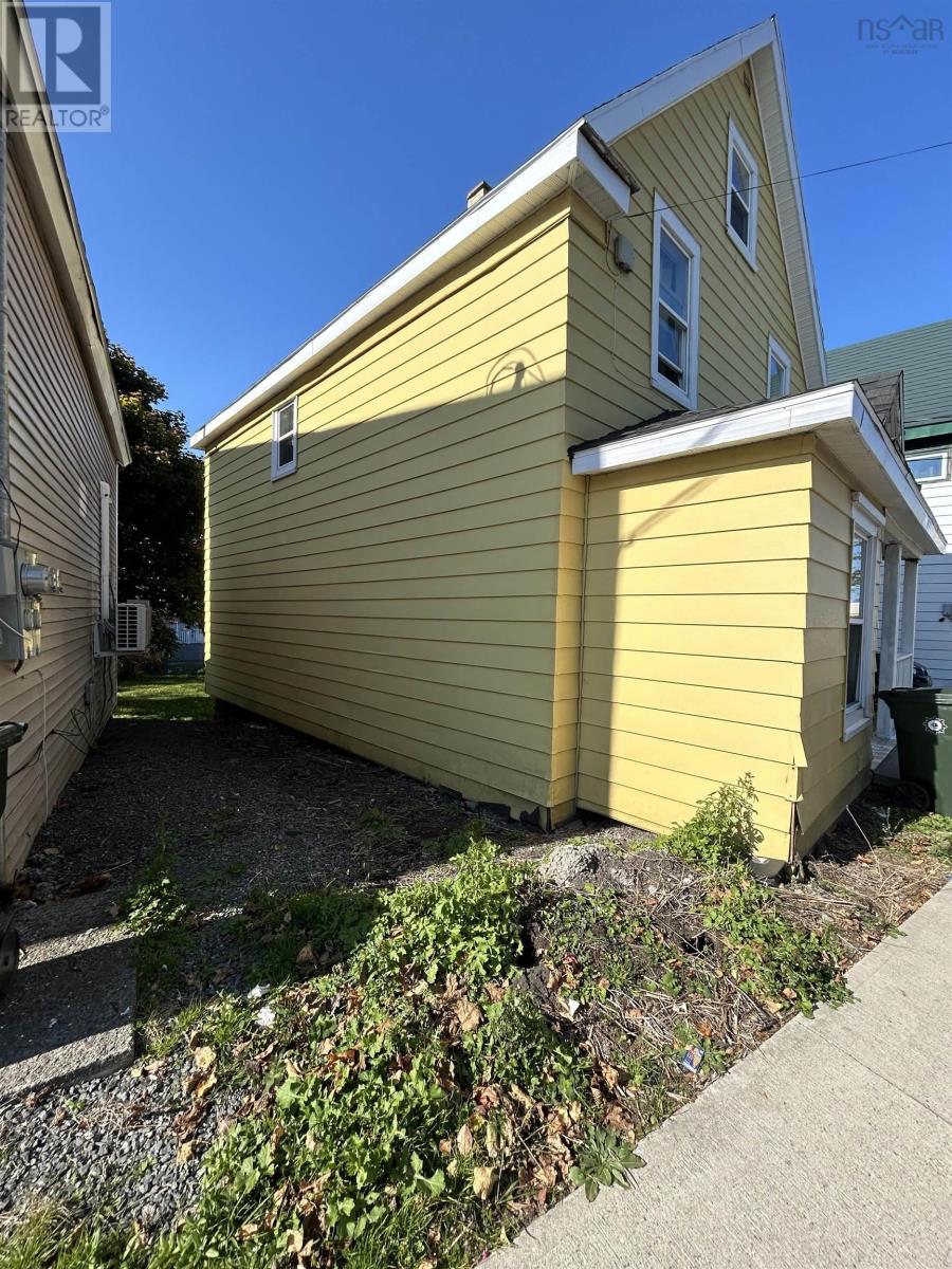 110 Inglis Street Property Photo 6