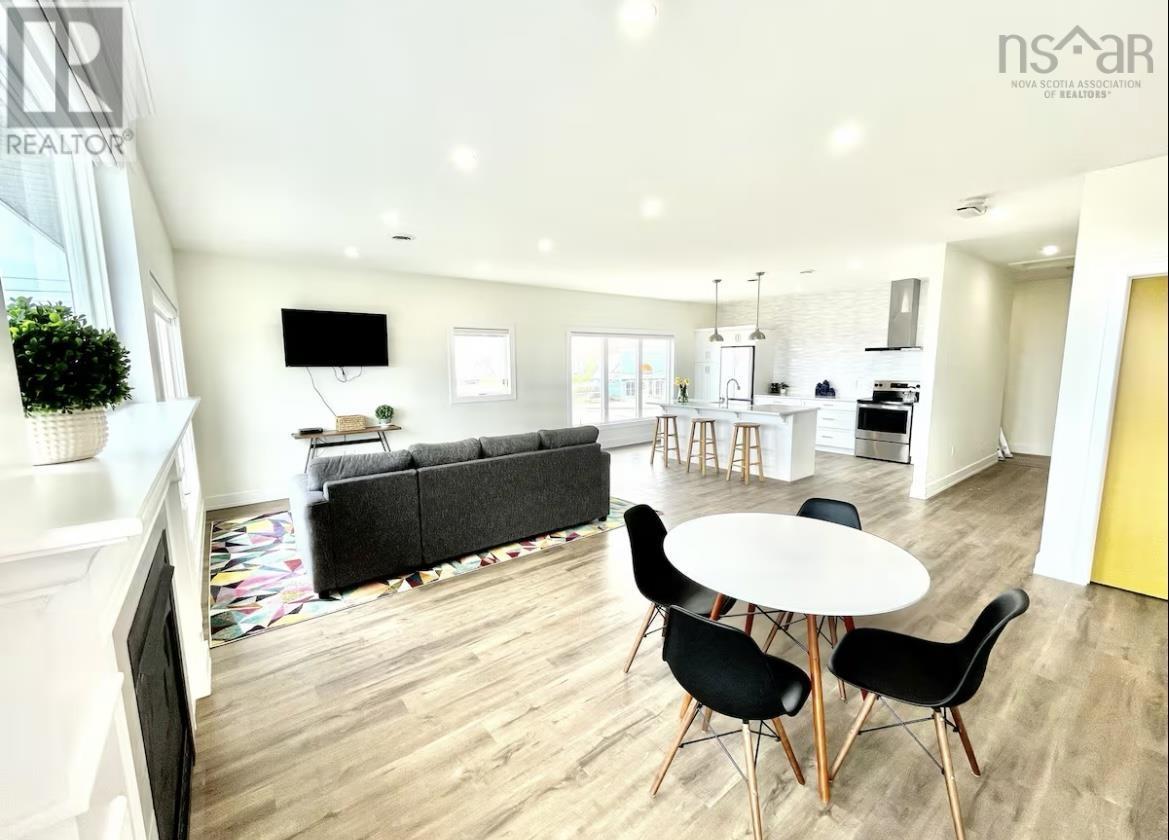 15751 Central Avenue Property Photo 9