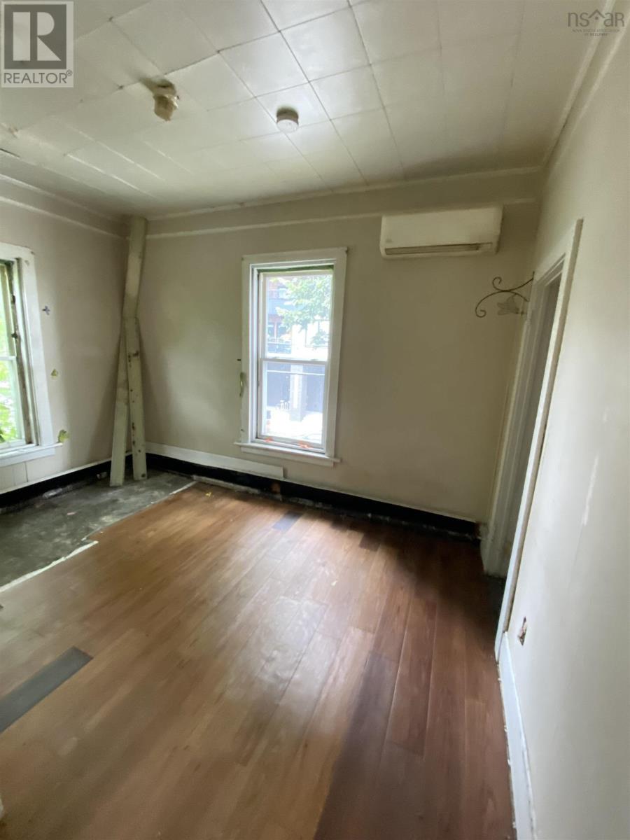 2762/2764 Gottingen Street Property Photo 7