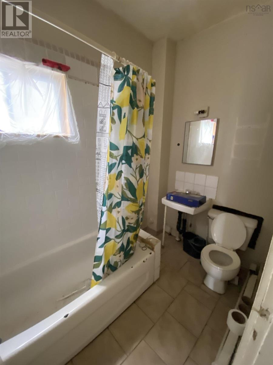2762/2764 Gottingen Street Property Photo 13