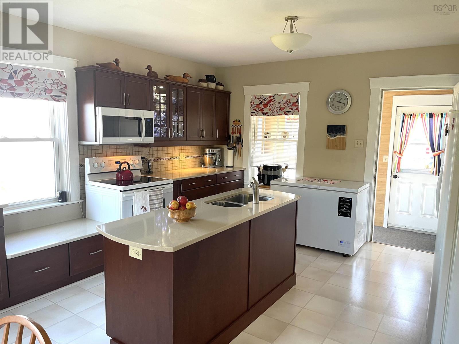 1729 Highway 6 Property Photo 10