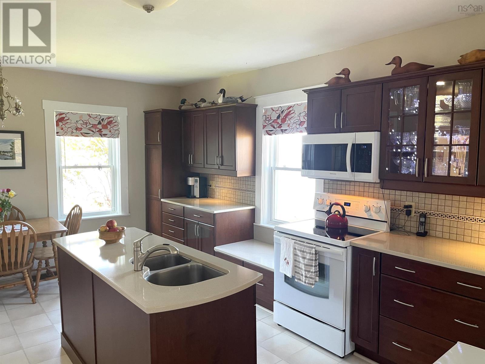 1729 Highway 6 Property Photo 11
