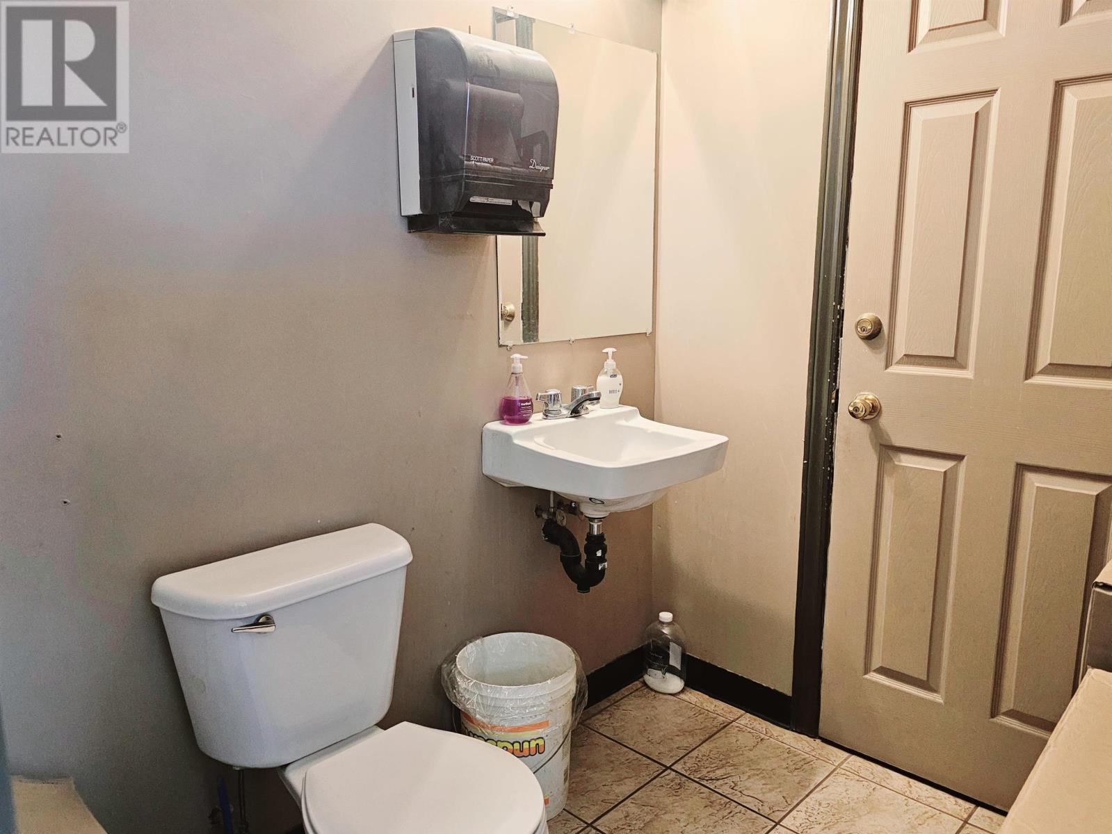 665 Capital Drive Property Photo 16