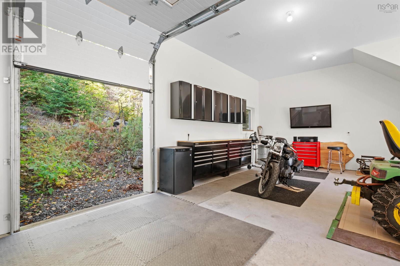735 Terence Bay Road Property Photo 10