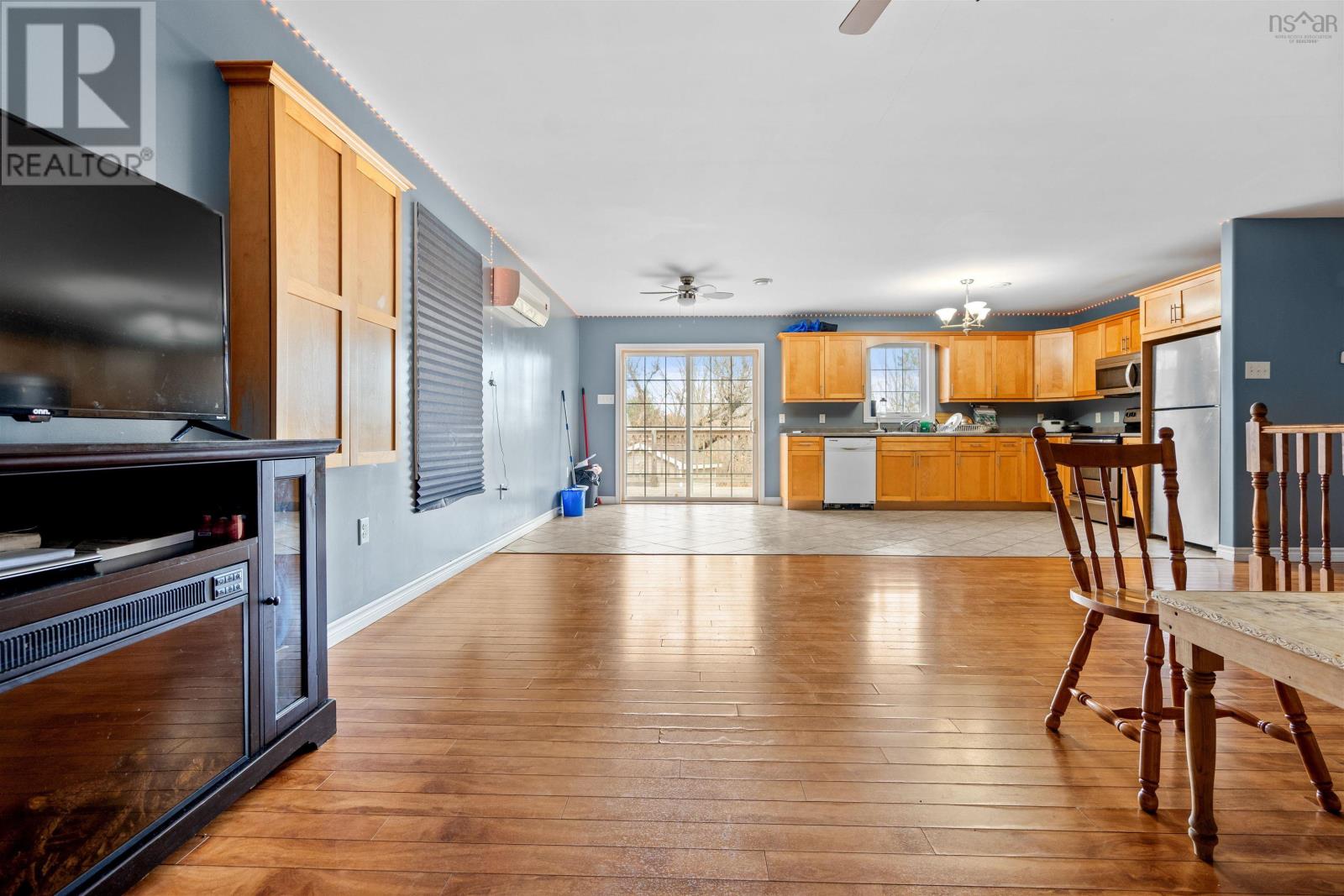 295 Queen Street Property Photo 12