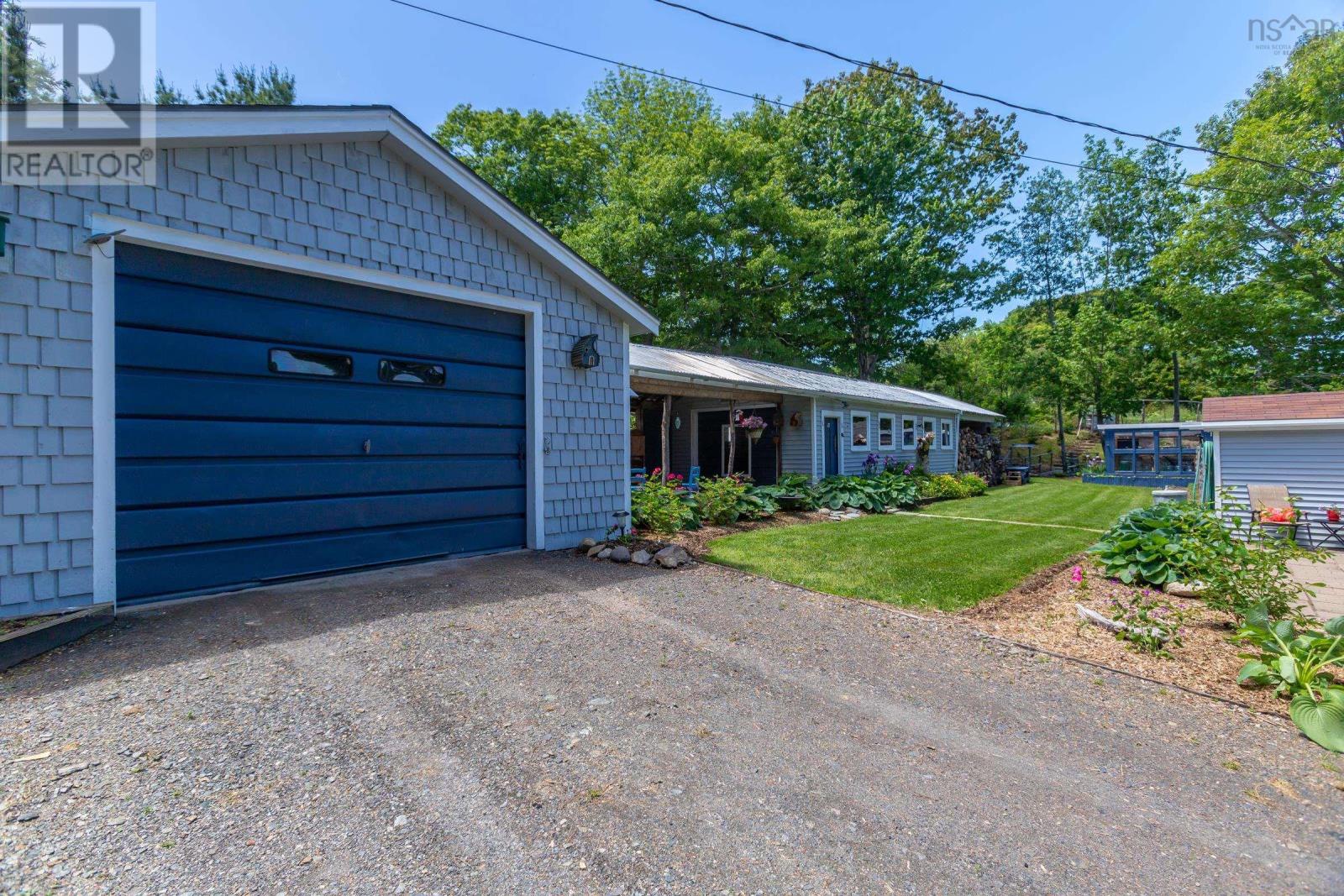 1070 River Road Property Photo 4
