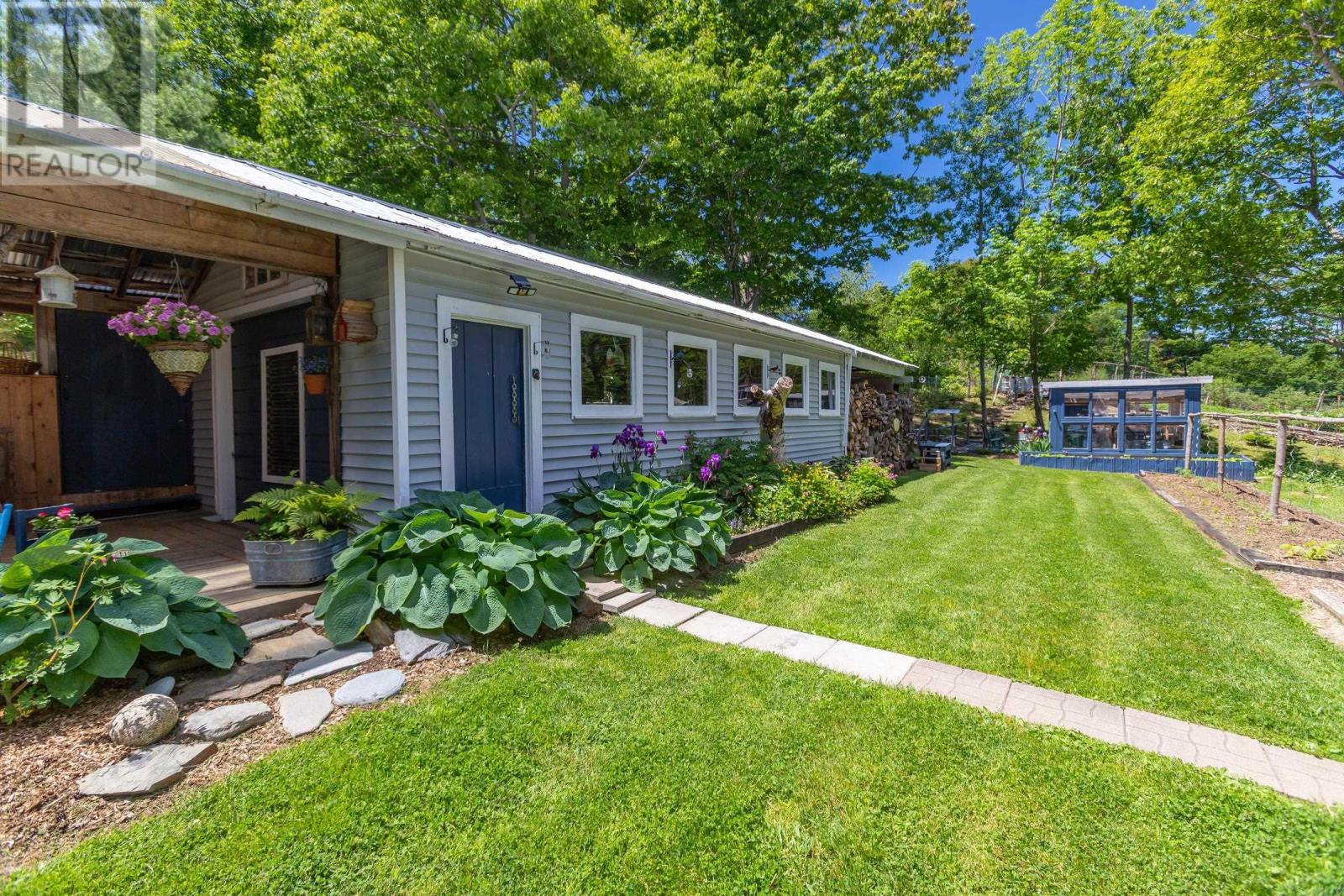 1070 River Road Property Photo 5