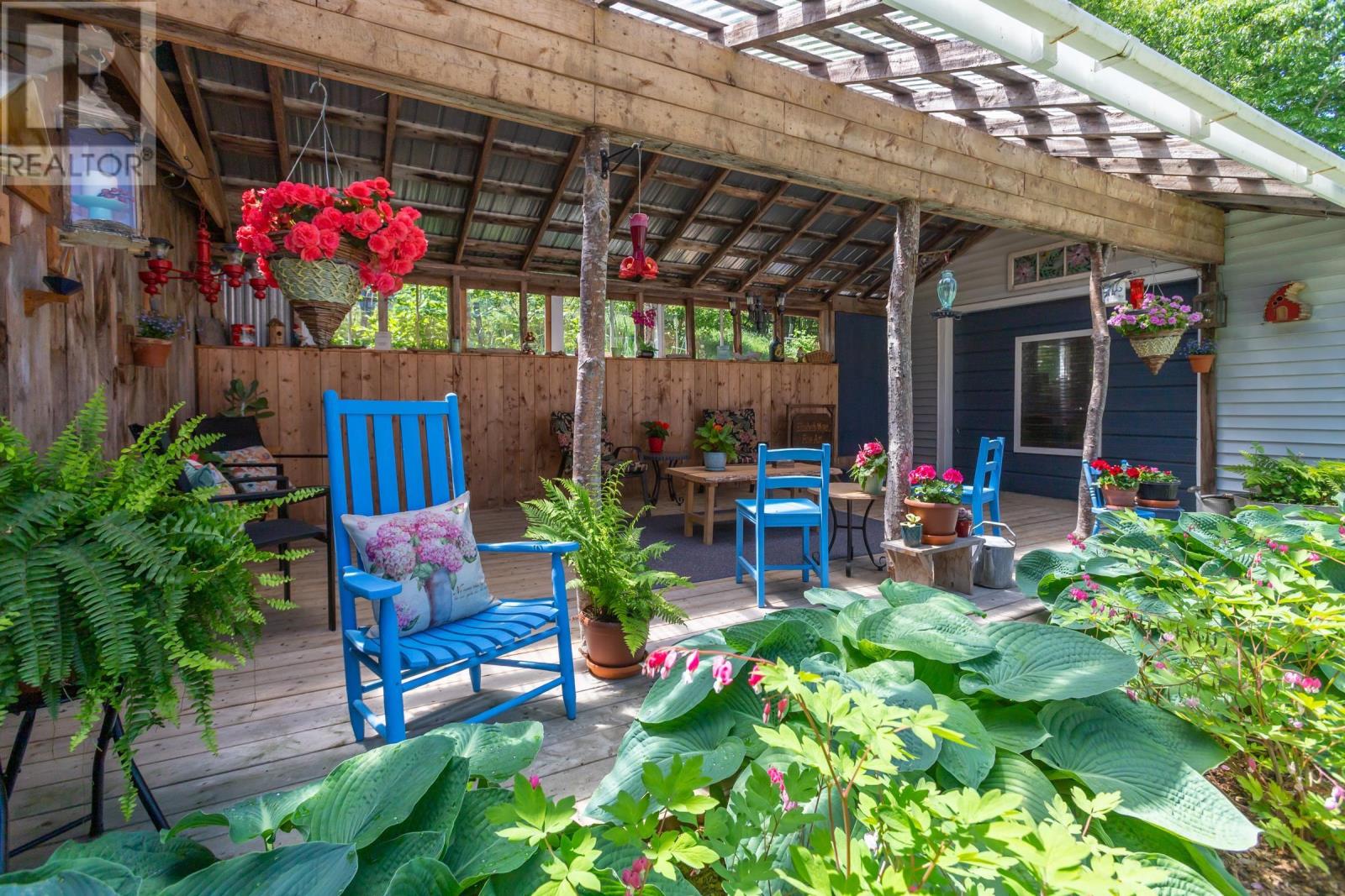 1070 River Road Property Photo 6