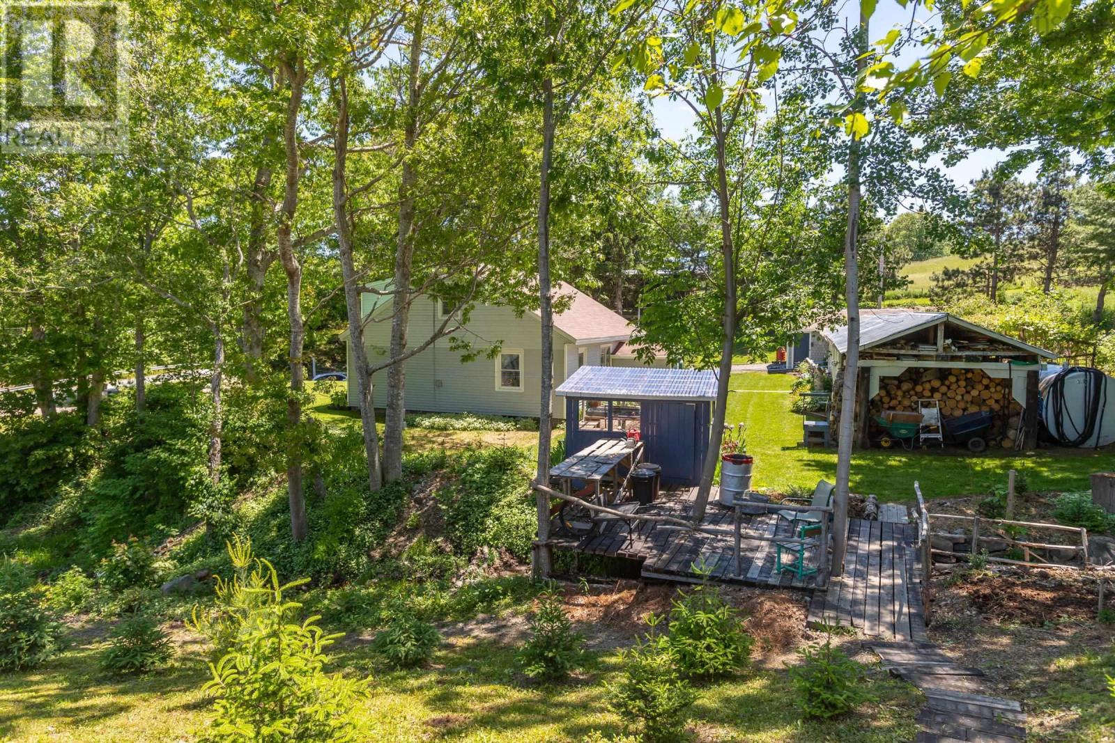 1070 River Road Property Photo 10