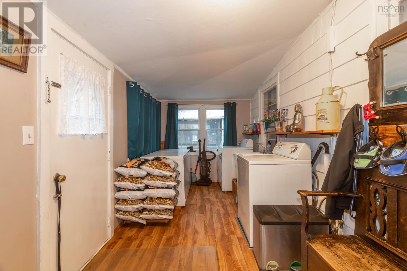 1070 River Road Property Photo 14
