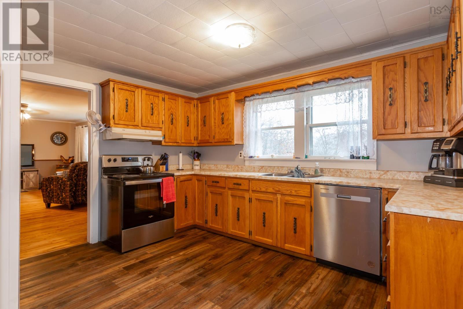1070 River Road Property Photo 18