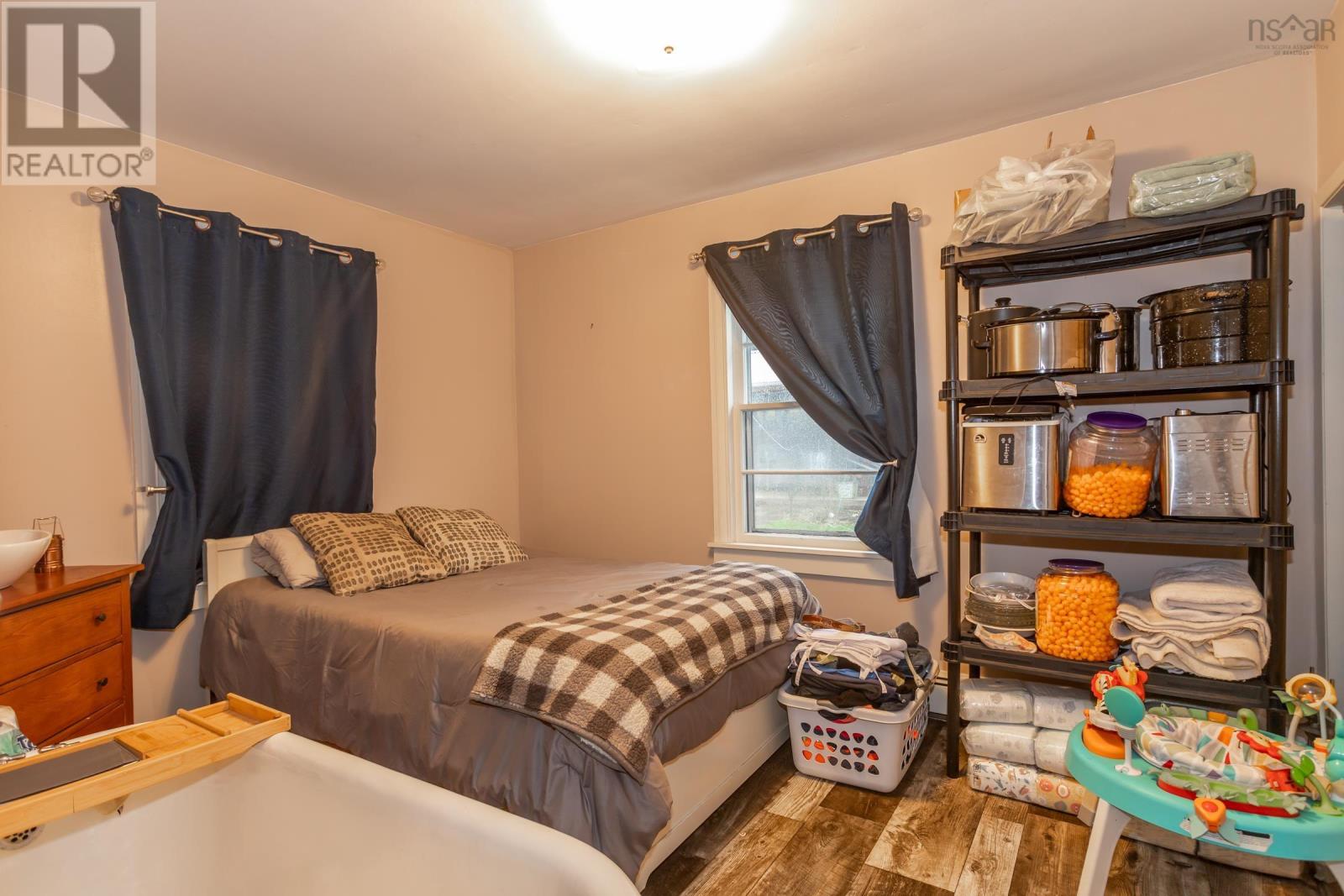 1070 River Road Property Photo 23