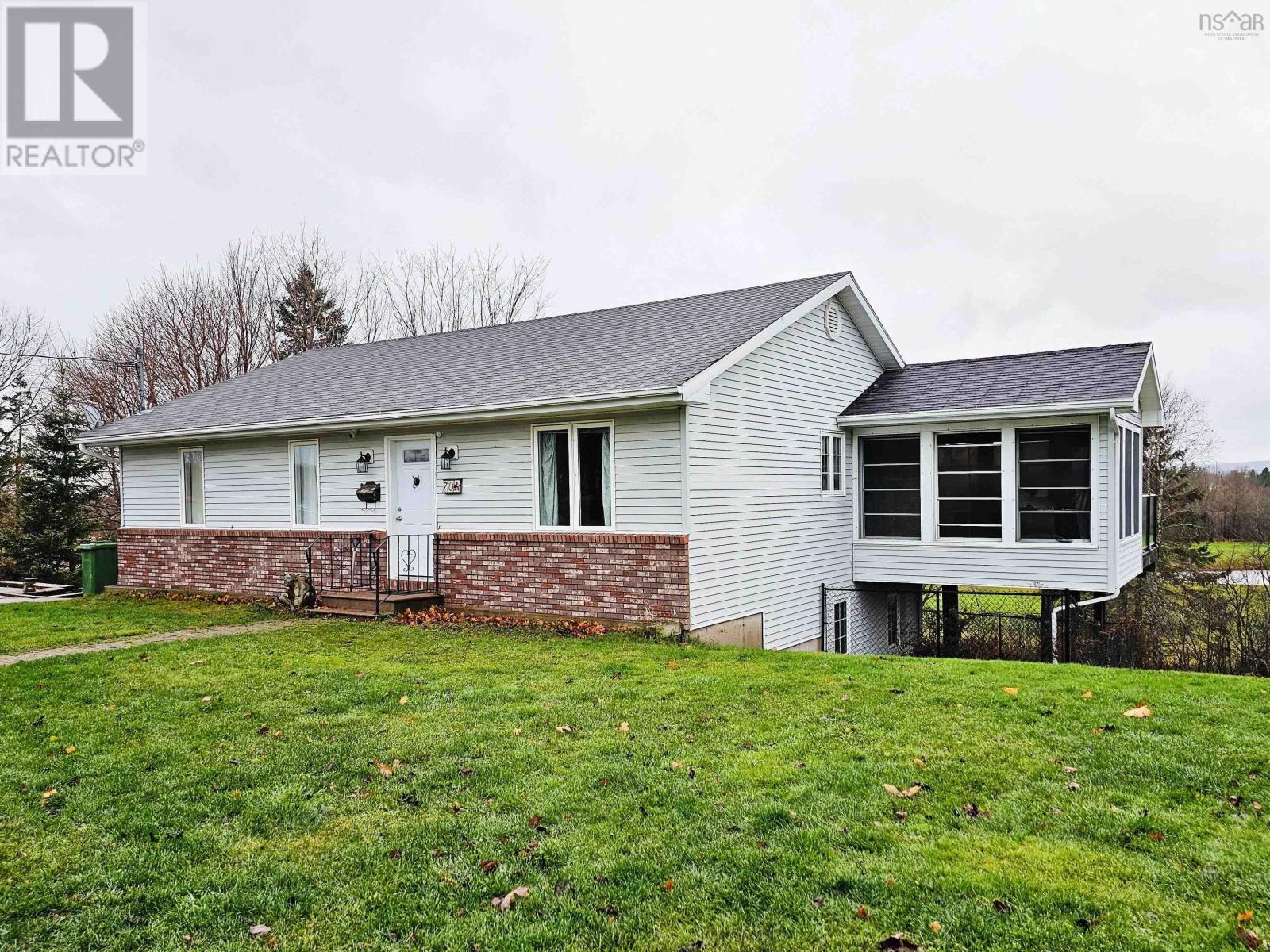 70 Robertson Crescent Property Photo 1
