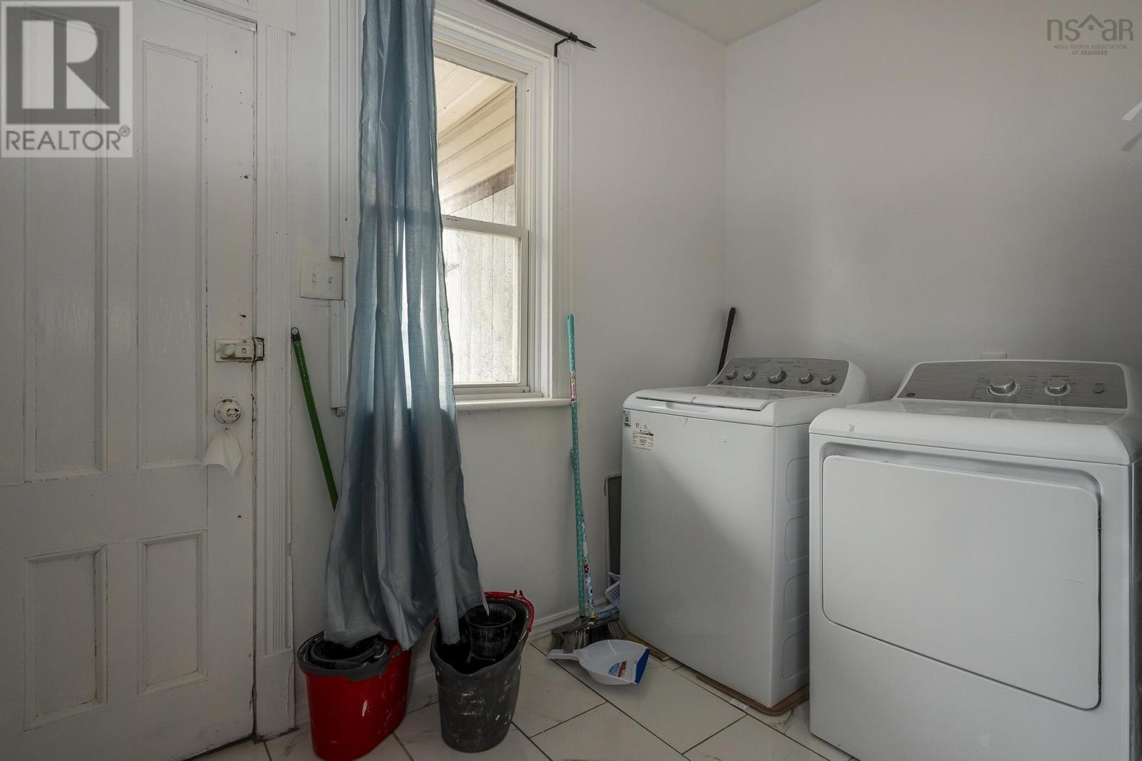 24-26 King Street Property Photo 8