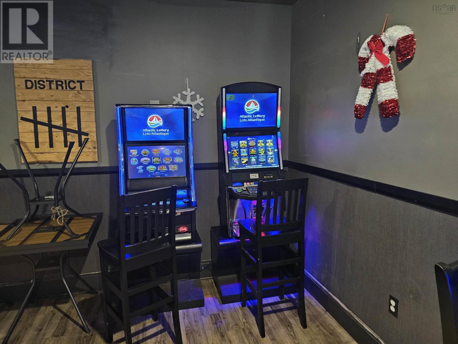 District 5 Bar & Grill, 65 King Street Property Photo 4
