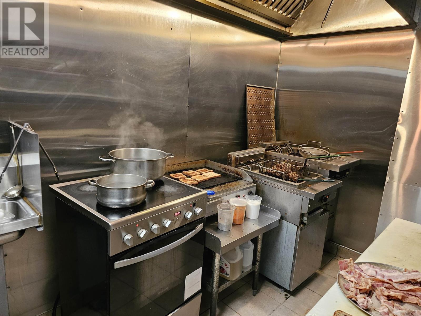 District 5 Bar & Grill, 65 King Street Property Photo 11