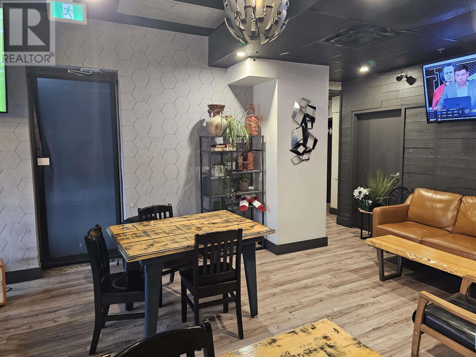 District 5 Bar & Grill, 65 King Street Property Photo 14