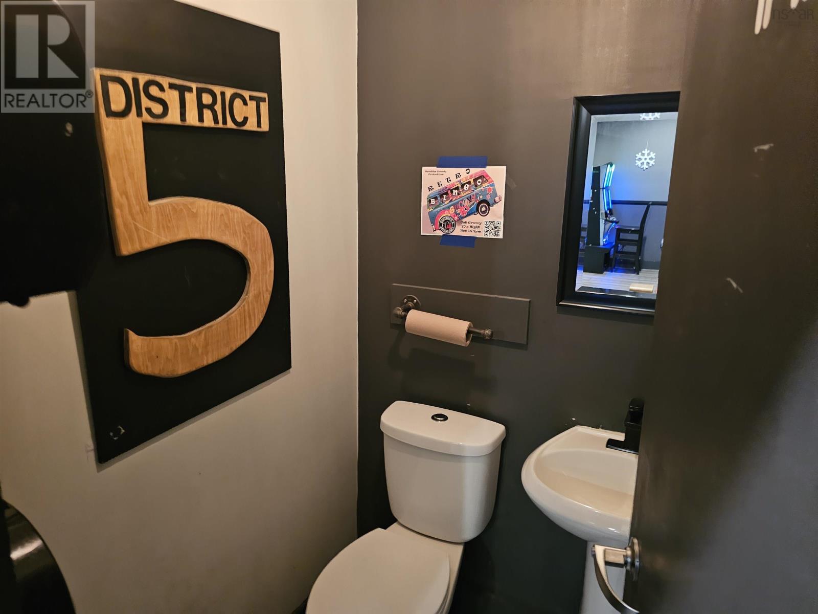 District 5 Bar & Grill, 65 King Street Property Photo 21