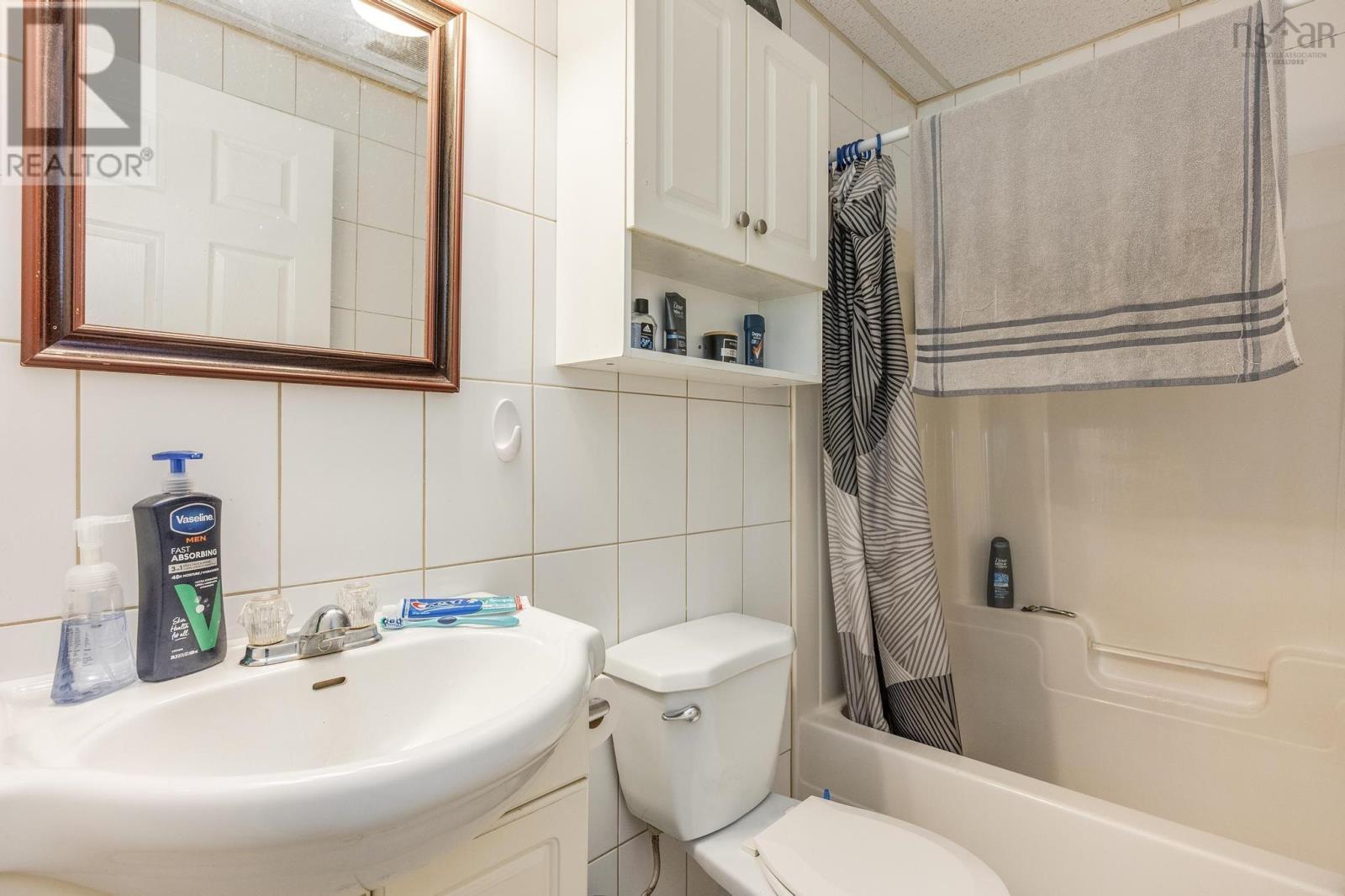 19b Carleton Street Property Photo 2