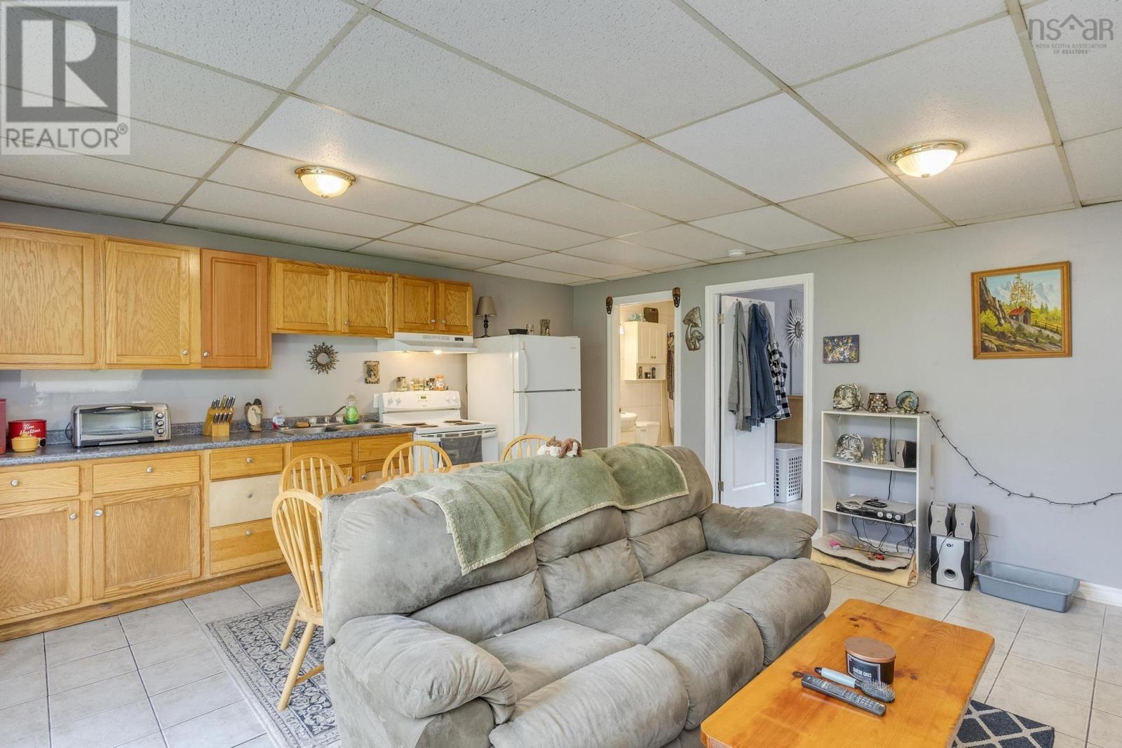19b Carleton Street Property Photo 11
