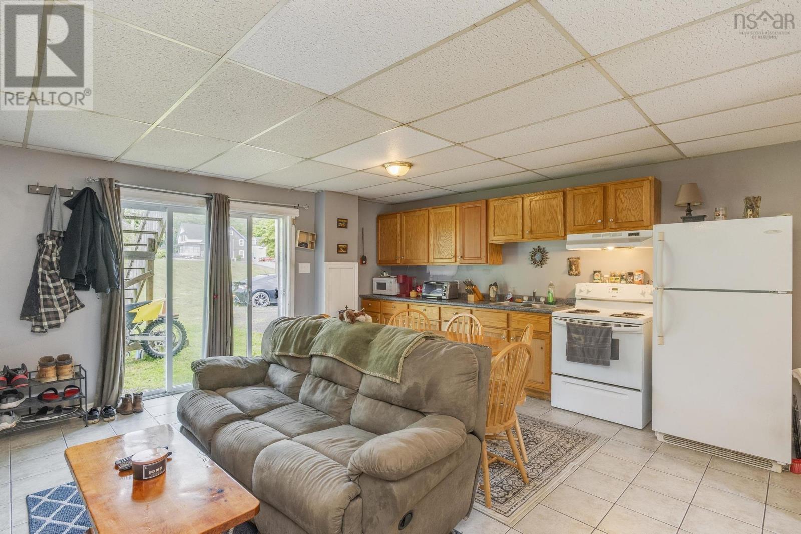 19b Carleton Street Property Photo 12