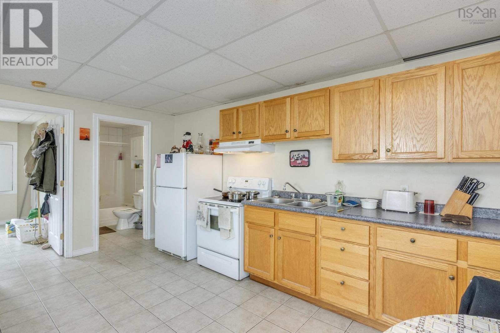 19b Carleton Street Property Photo 18