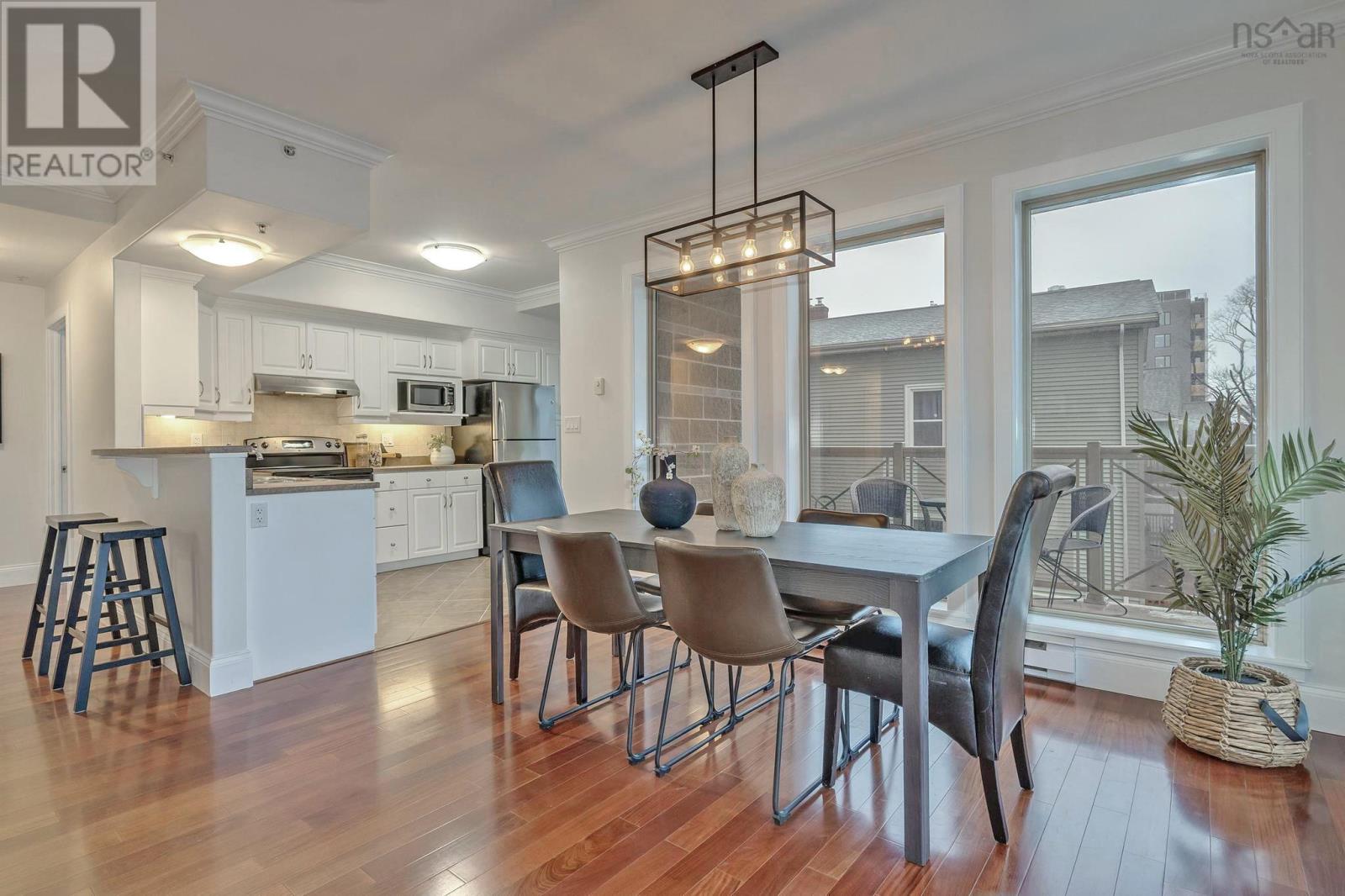 203 3051 Isleville Street Property Photo 6