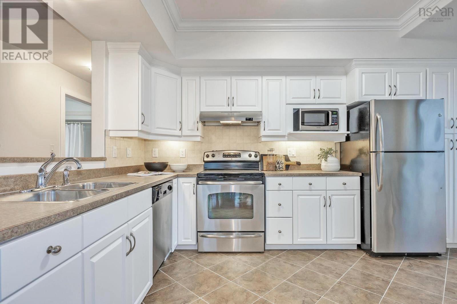 203 3051 Isleville Street Property Photo 8