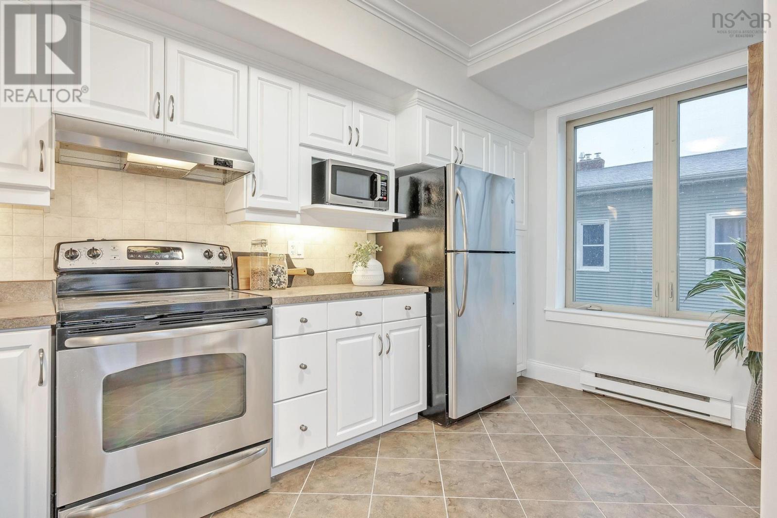 203 3051 Isleville Street Property Photo 9