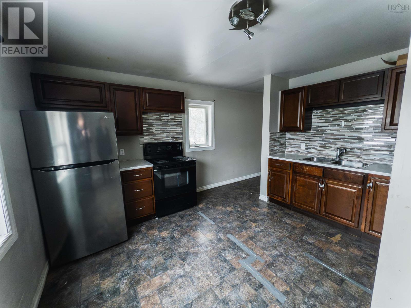 23 Lynnett Road Property Photo 11