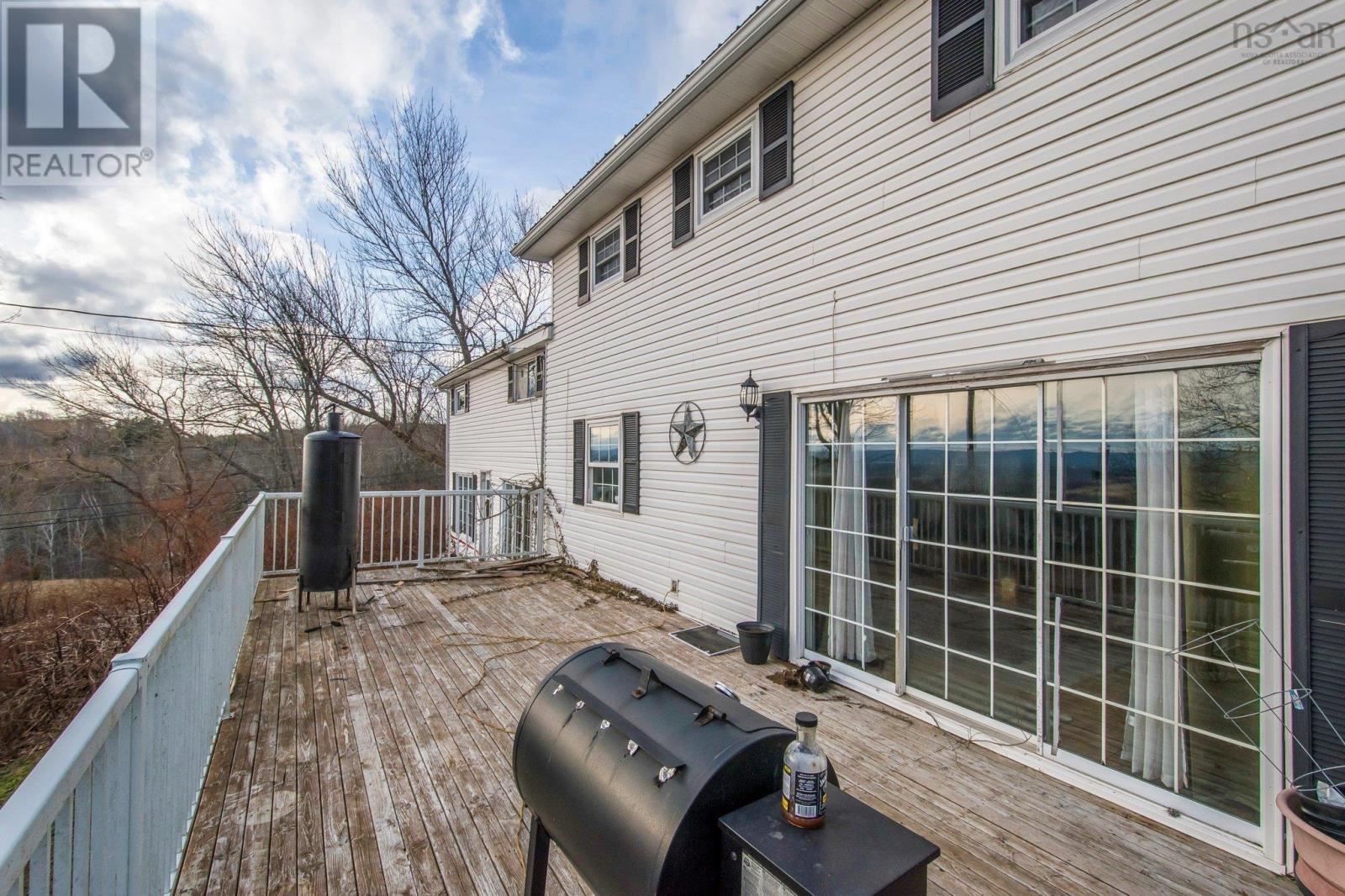 894 Morden Road Property Photo 3