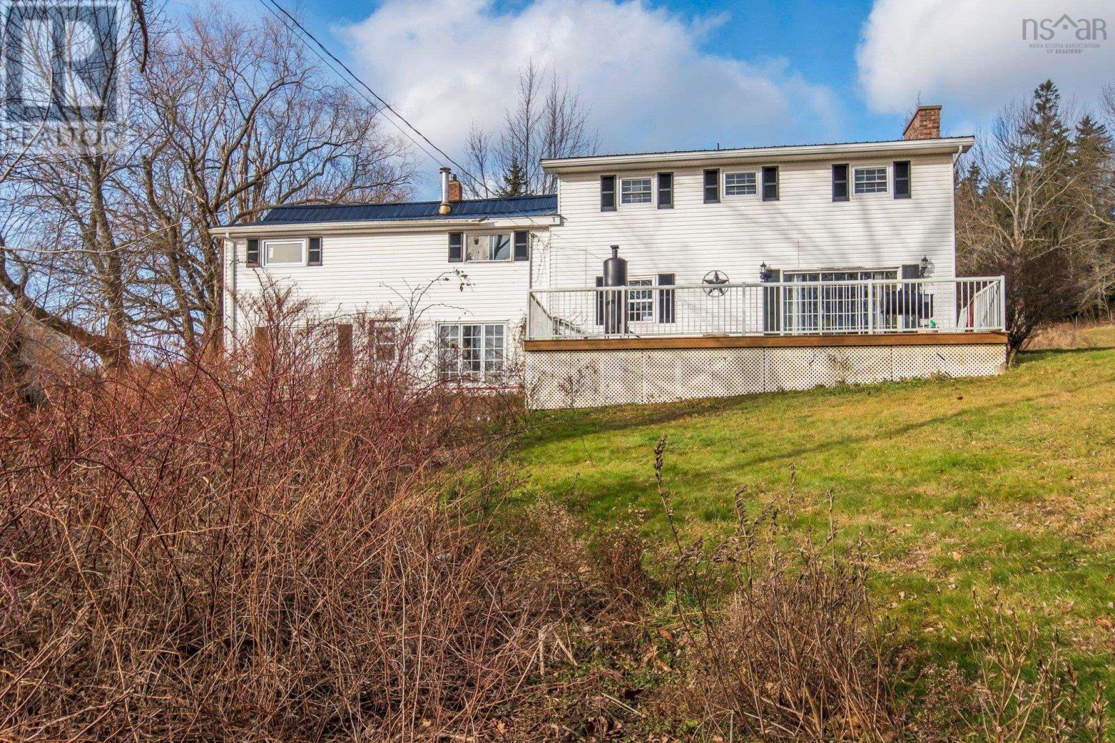 894 Morden Road Property Photo 4