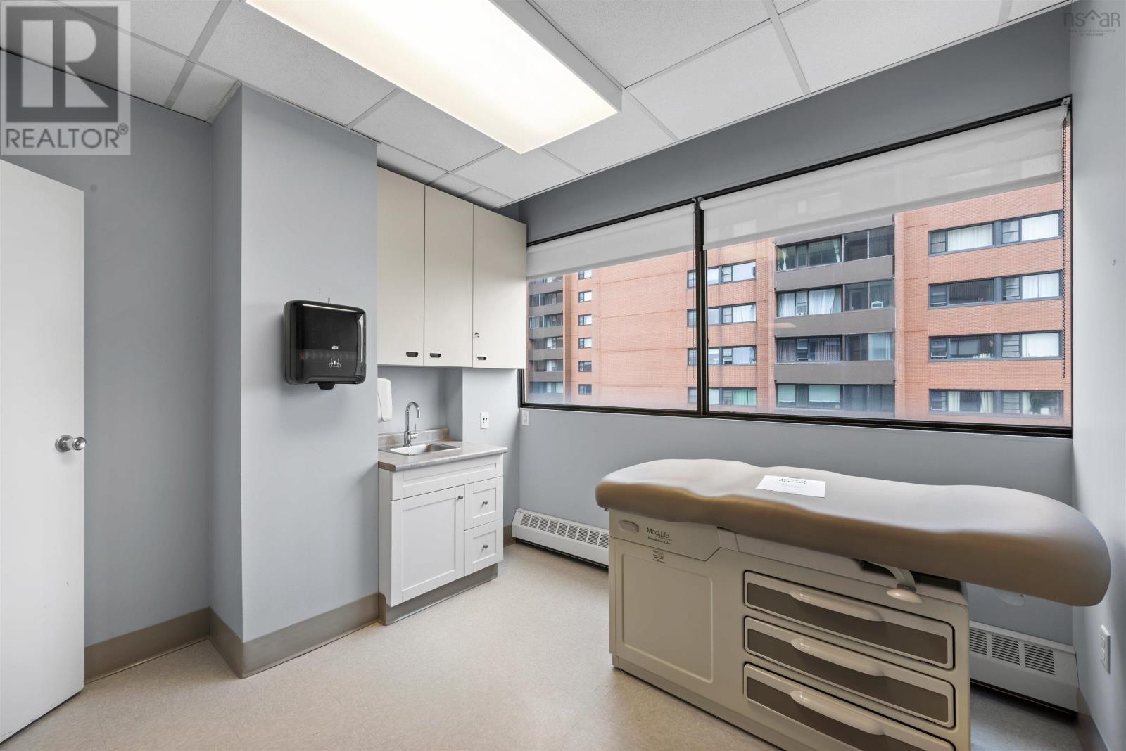 705 5991 Spring Garden Road Property Photo 3