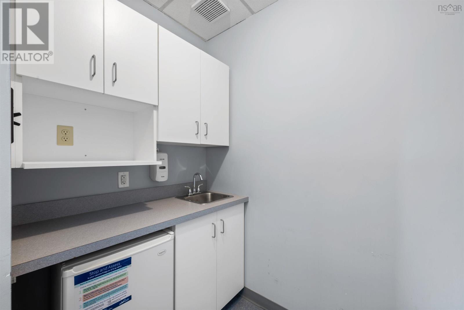 705 5991 Spring Garden Road Property Photo 10