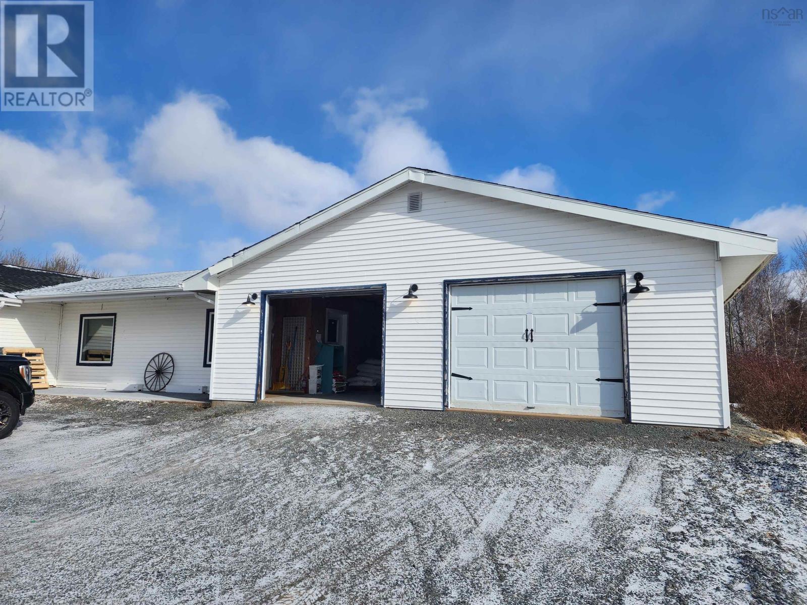 2037 Highway 1 Property Photo 3