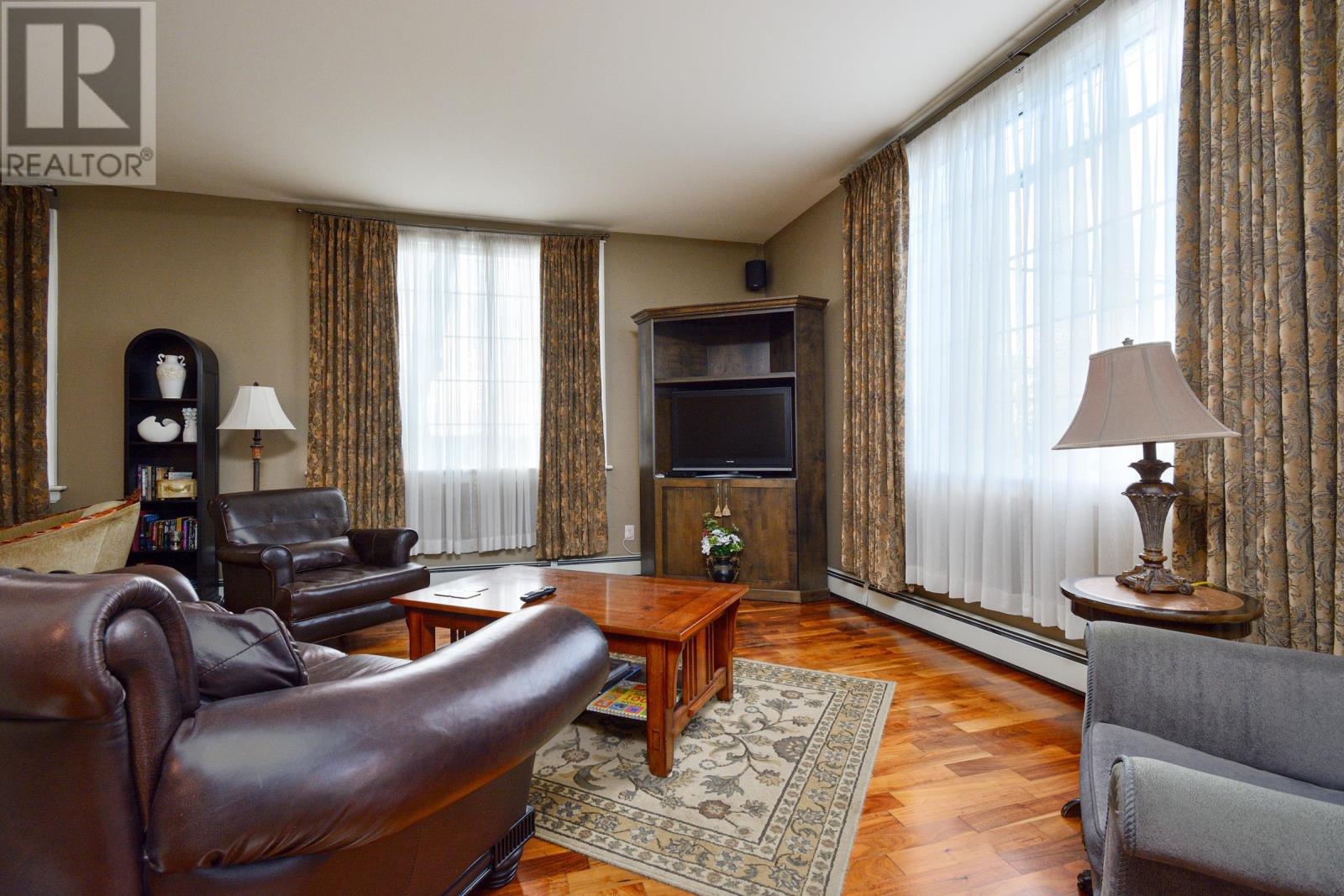 10 Pitt Street Property Photo 8
