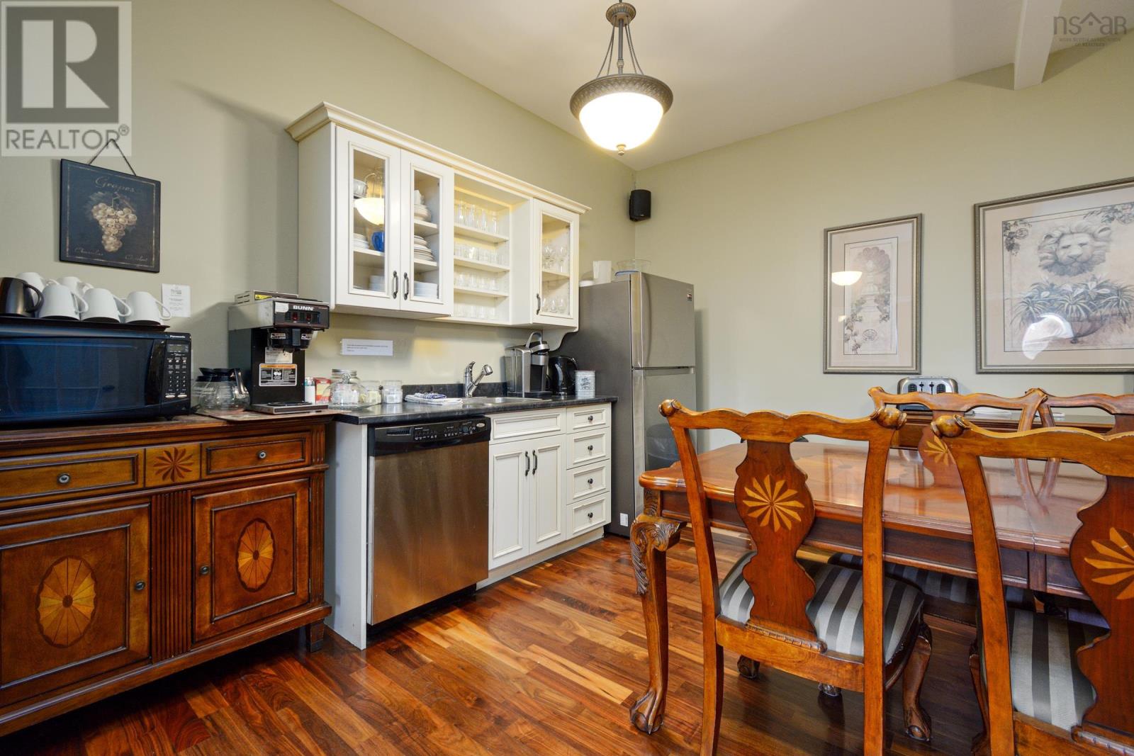 10 Pitt Street Property Photo 11