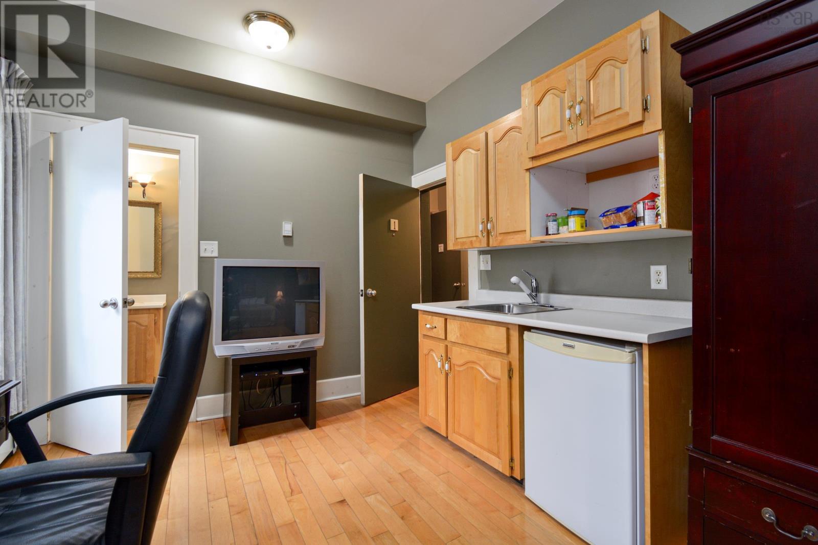 10 Pitt Street Property Photo 14