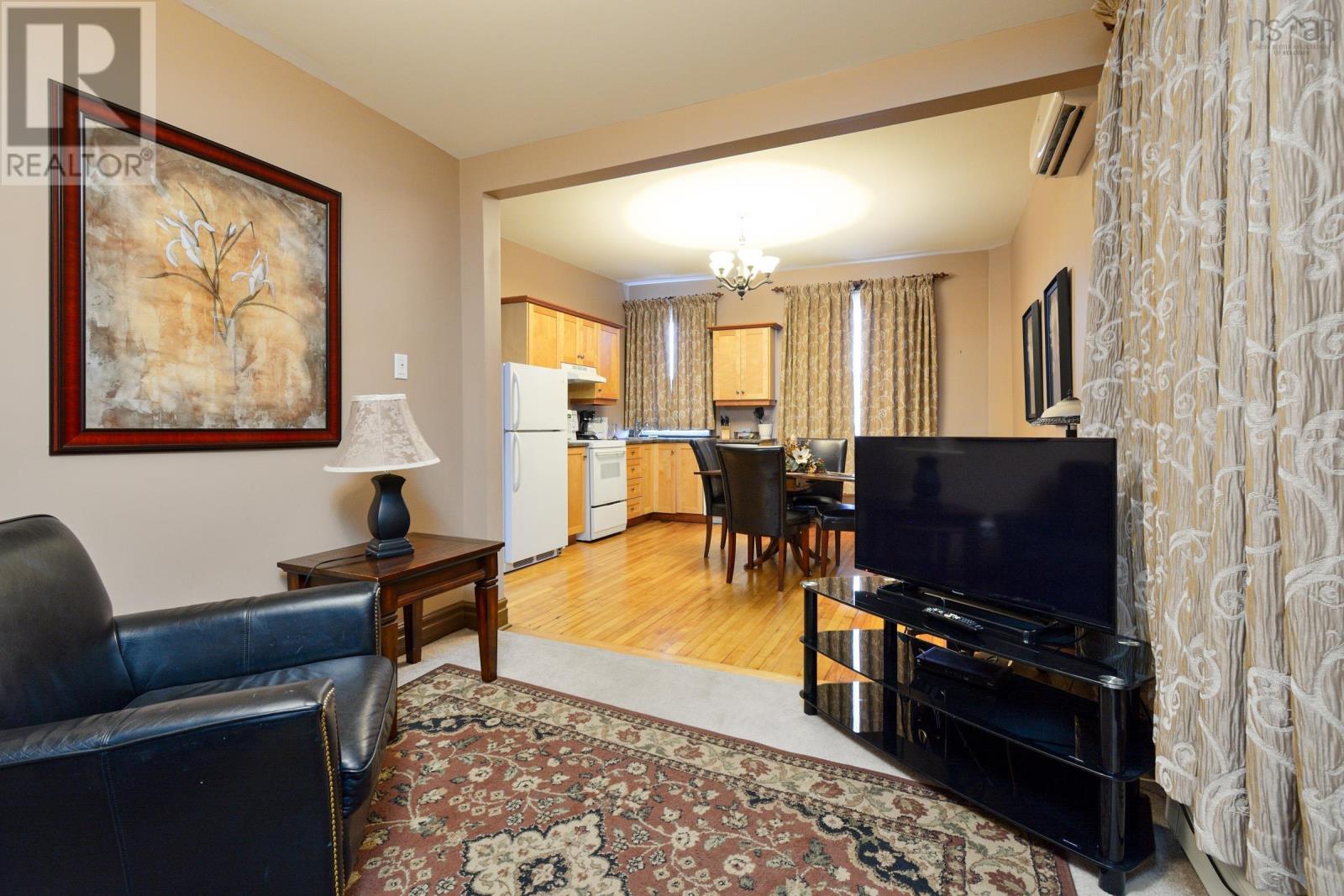 10 Pitt Street Property Photo 18